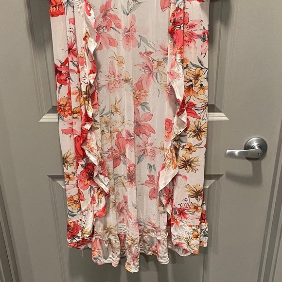 Cure Size Large Floral Ruffle Kimono/Robe Top - Picture 6 of 9